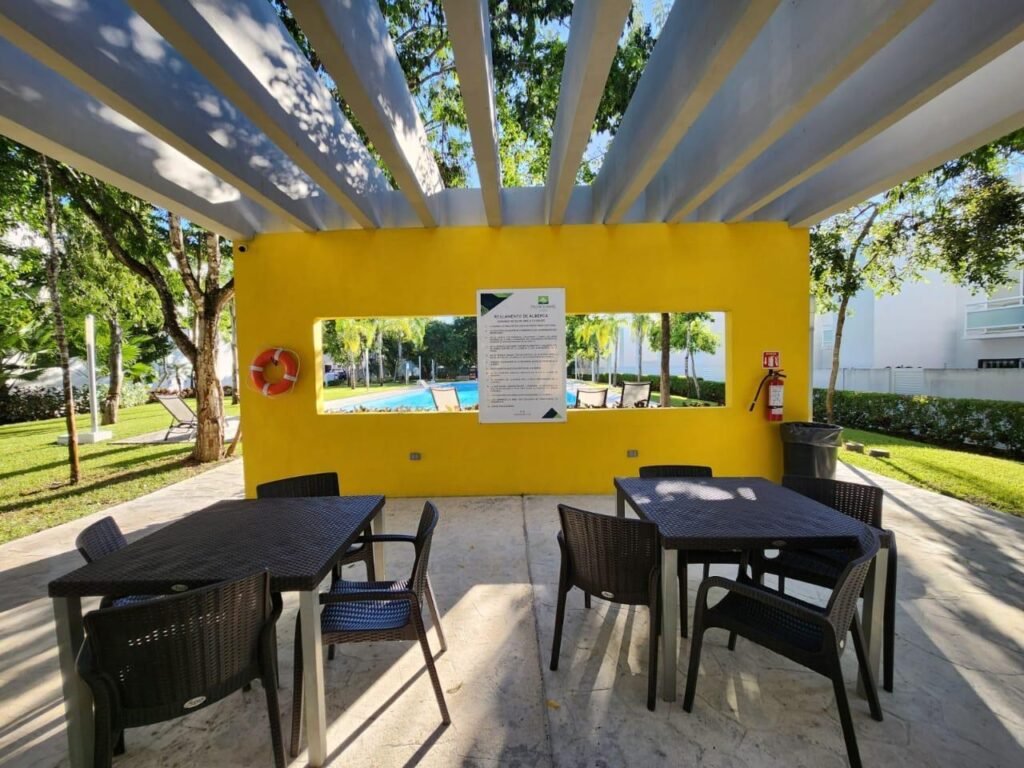 3E685613-3DD5-4CBD-B9C9-BDF7332B916B